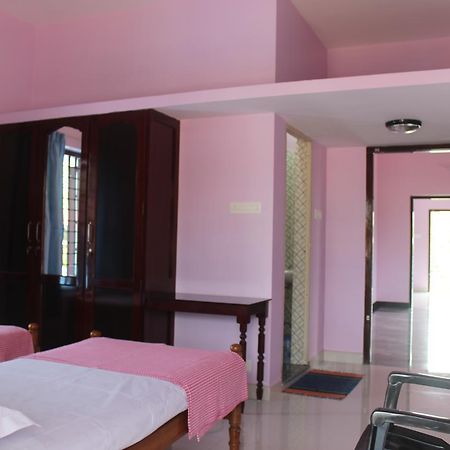 Puthenchirayil Homestay Thiruvananthapuram Bagian luar foto