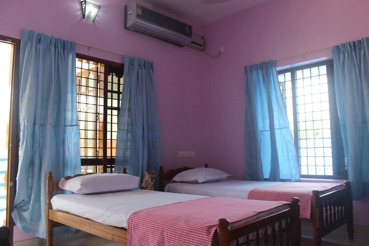 Puthenchirayil Homestay Thiruvananthapuram Bagian luar foto