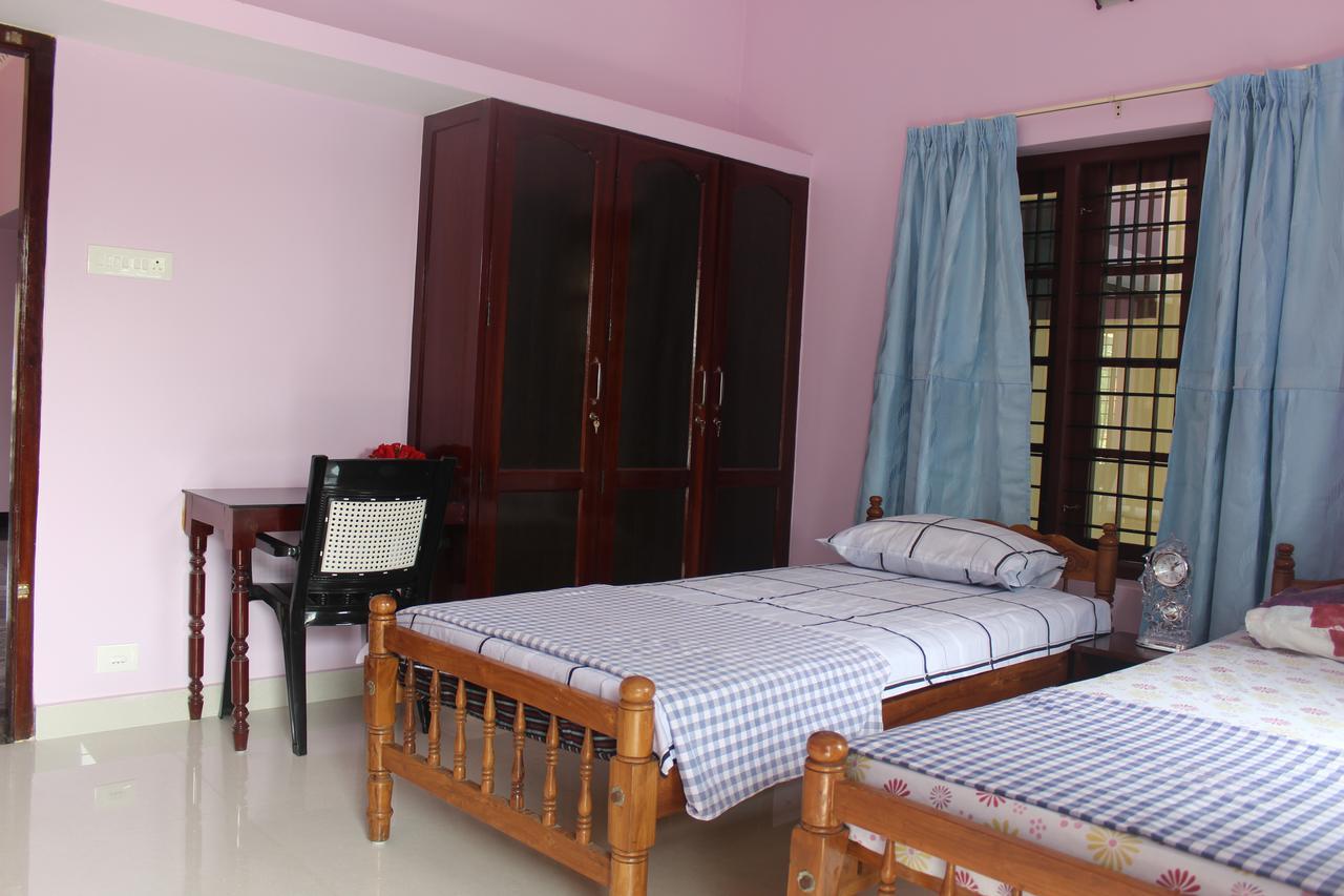 Puthenchirayil Homestay Thiruvananthapuram Bagian luar foto