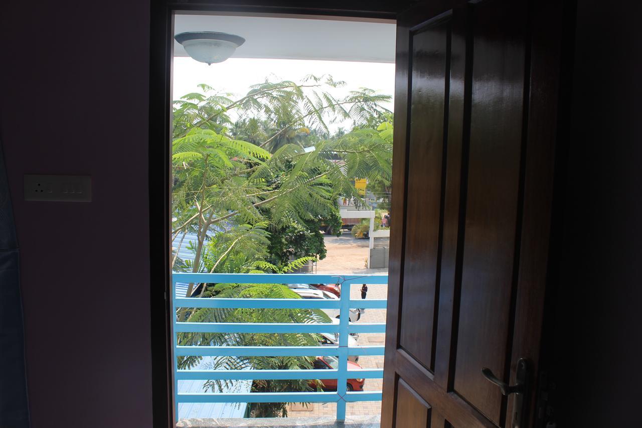 Puthenchirayil Homestay Thiruvananthapuram Bagian luar foto