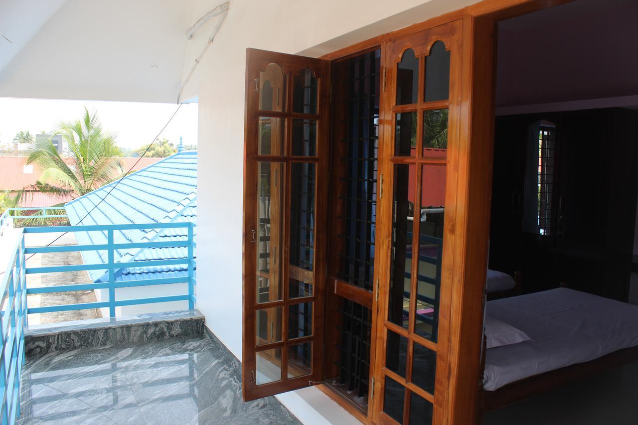 Puthenchirayil Homestay Thiruvananthapuram Bagian luar foto