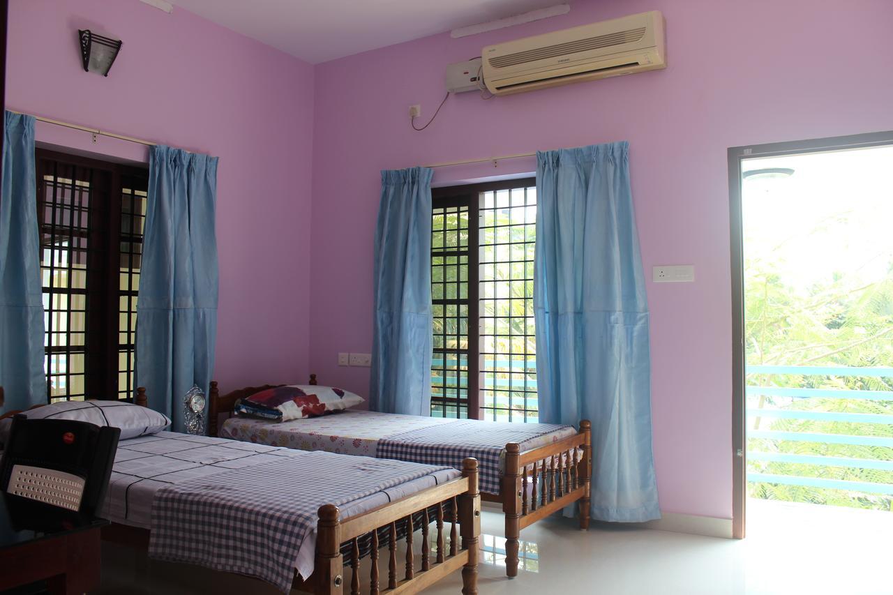 Puthenchirayil Homestay Thiruvananthapuram Bagian luar foto
